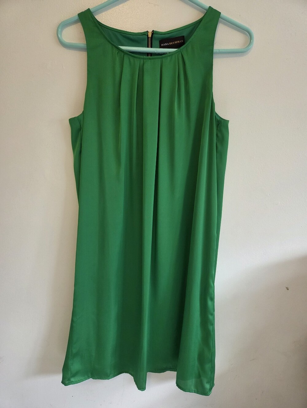 Dana Buchman Bright Green Pleated Front Sleeveless Shift Dress